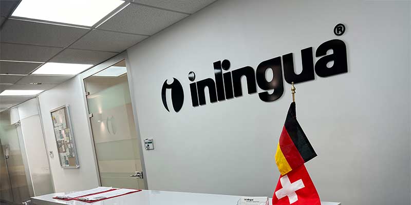 inlingua desk at inlingua Rabat-Salé - giving advice for becoming an inlingua licensee