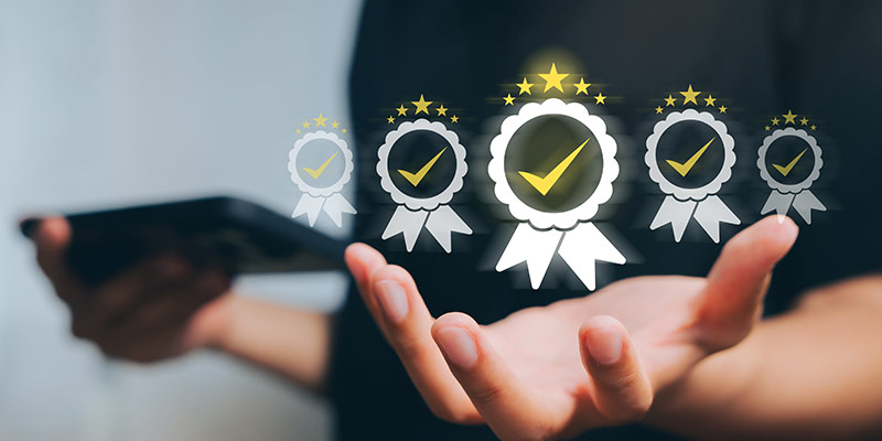 Award icons representing personalized language learning and placement test benefits