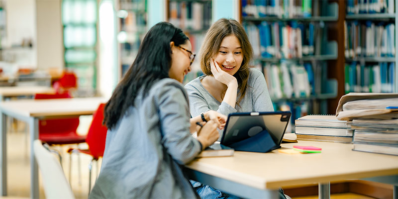 Students learning together with a tablet – blended language learning in action