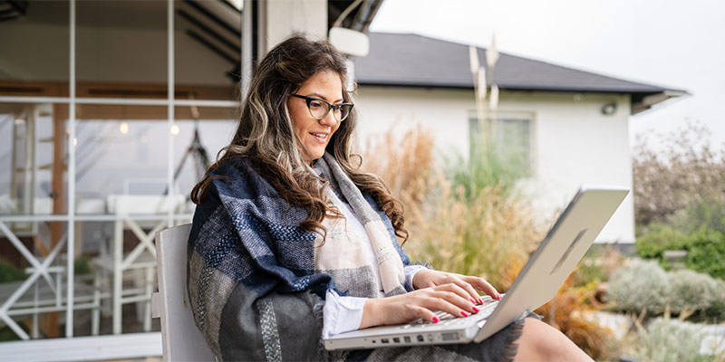 Woman studying a language online from home using a laptop – virtual language learning in practice