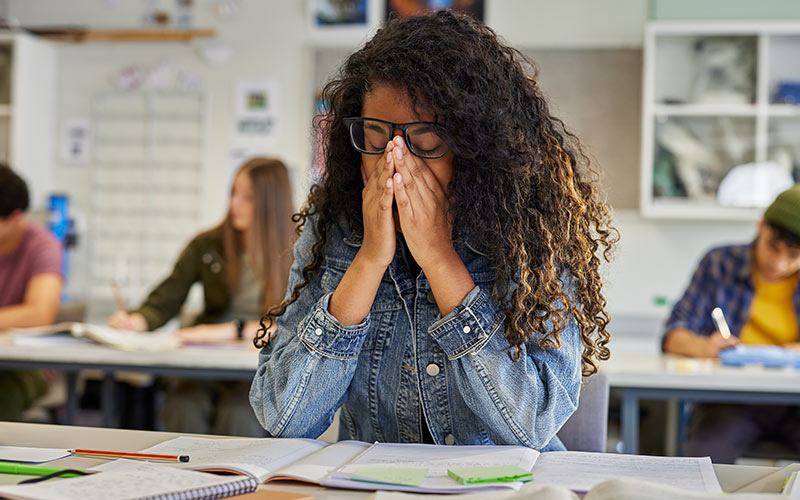 Overwhelmed English learner struggling to keep up in a class that is above their current language level