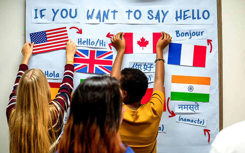 Young learners discovering different languages through an engaging multilingual classroom activity
