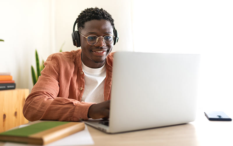 Learner using an online English placement test to begin a personalized language learning journey with confidence