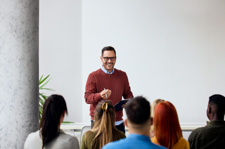 How Structured Language Courses Improve Speaking Confidence Faster
