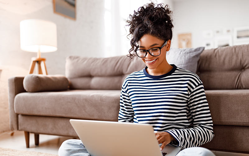 Learner studying online from home as part of a flexible hybrid language learning program