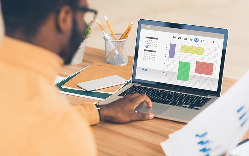 Learner scheduling short online language study sessions in a digital calendar