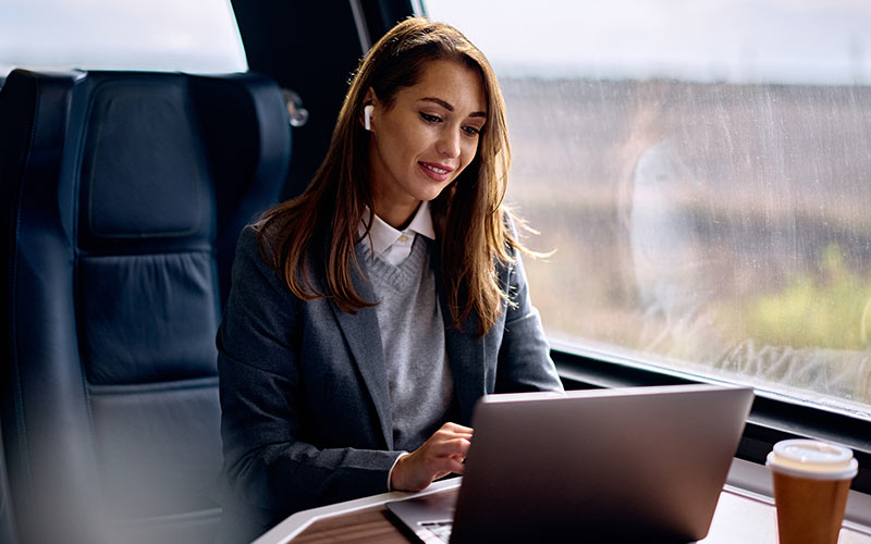 Learner joining a virtual language class while traveling by train