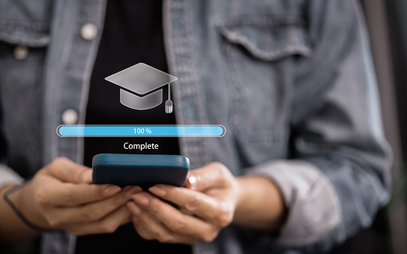 Learner tracking progress and completing learning goals on a mobile device