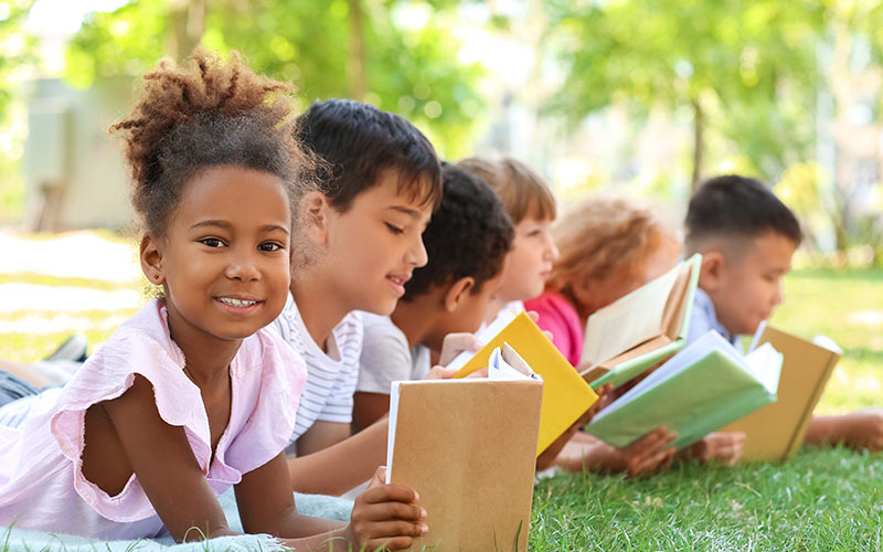 Children discovering new languages through reading
