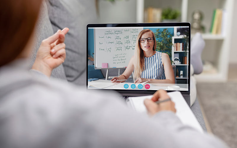 Learner receiving real-time feedback from a language trainer during a live online lesson